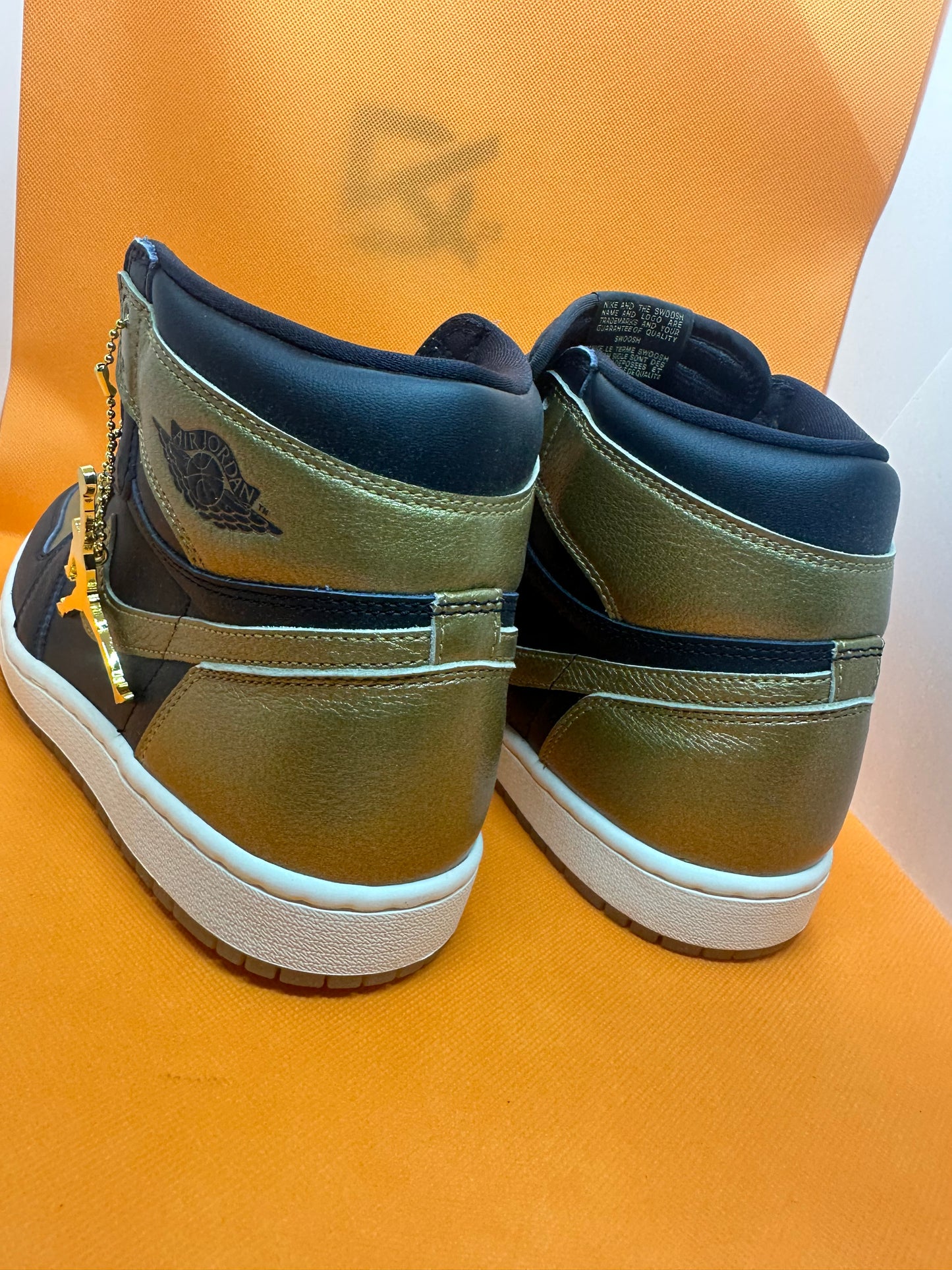 Nike Air Jordan 1 Retro High OG Black Metallic Gold DZ5485-071 SIZE 8.5 MEN