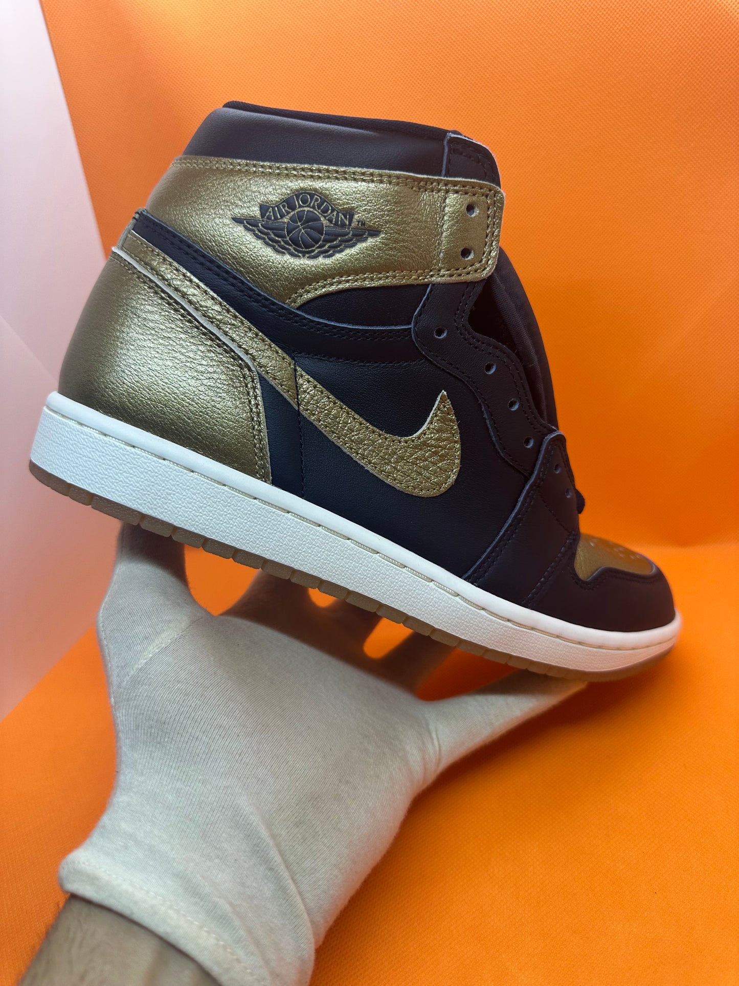 Nike Air Jordan 1 Retro High OG Black Metallic Gold DZ5485-071 SIZE 8.5 MEN