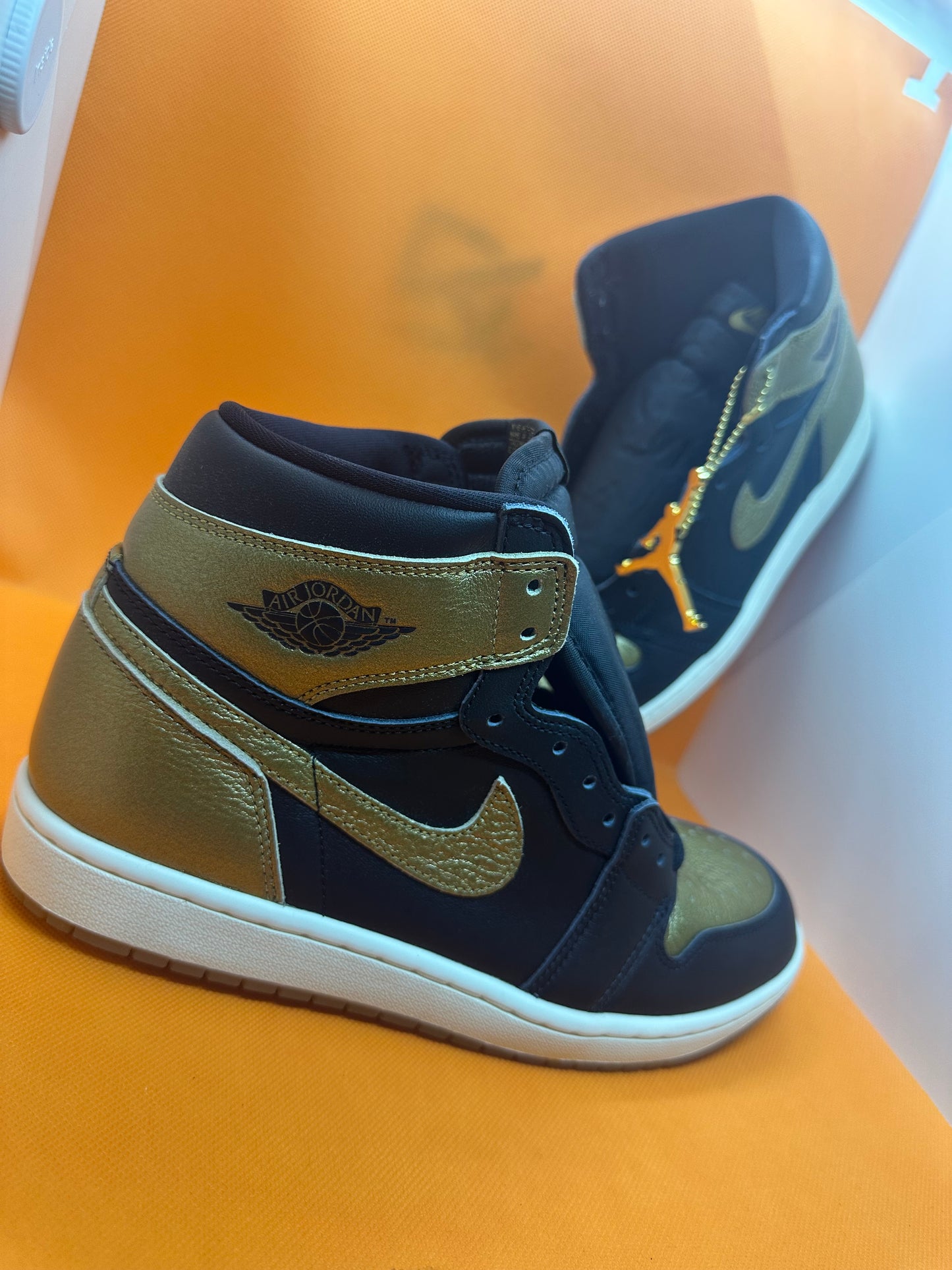 Nike Air Jordan 1 Retro High OG Black Metallic Gold DZ5485-071 SIZE 8.5 MEN