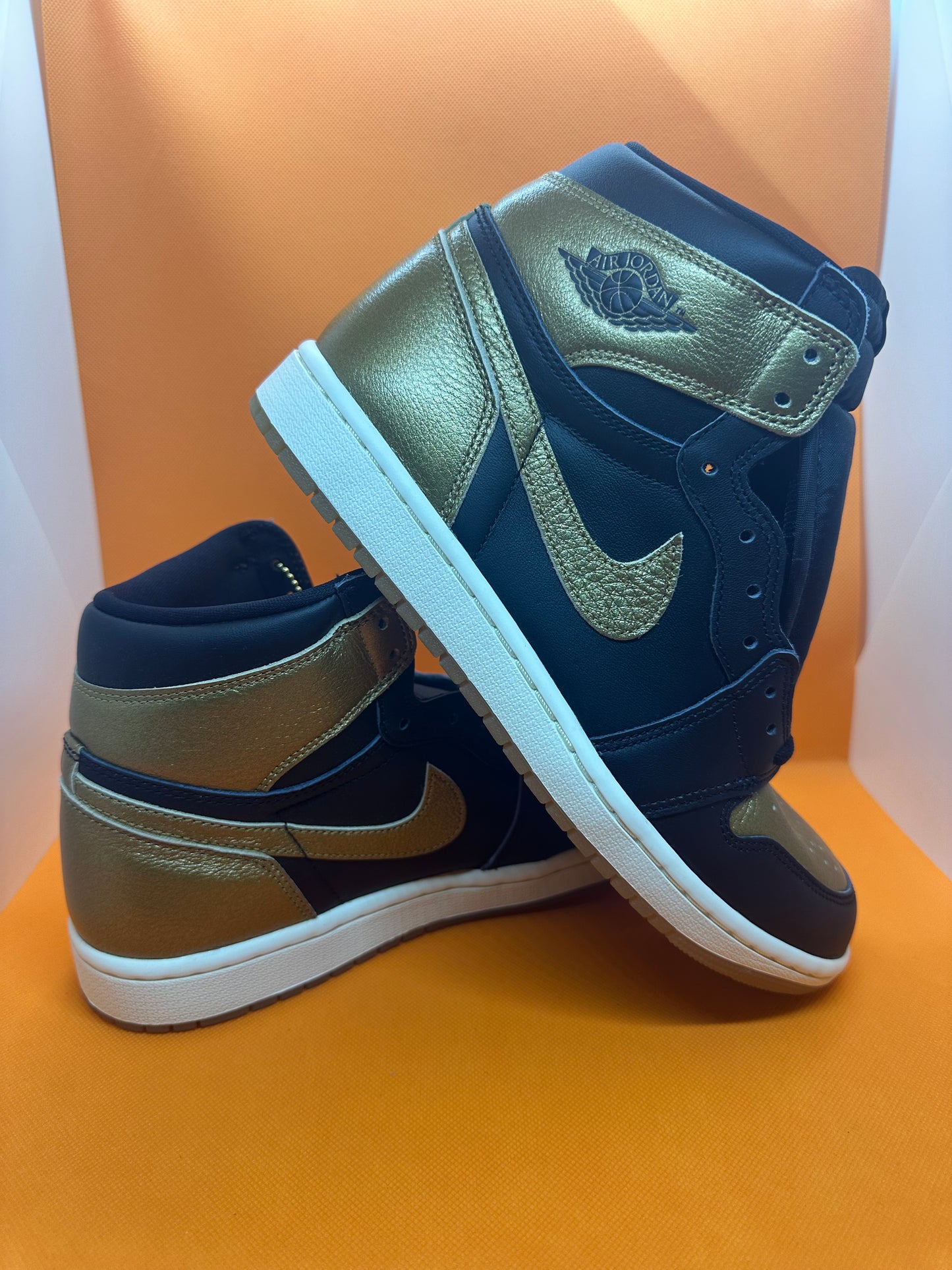 Nike Air Jordan 1 Retro High OG Black Metallic Gold DZ5485-071 SIZE 8.5 MEN
