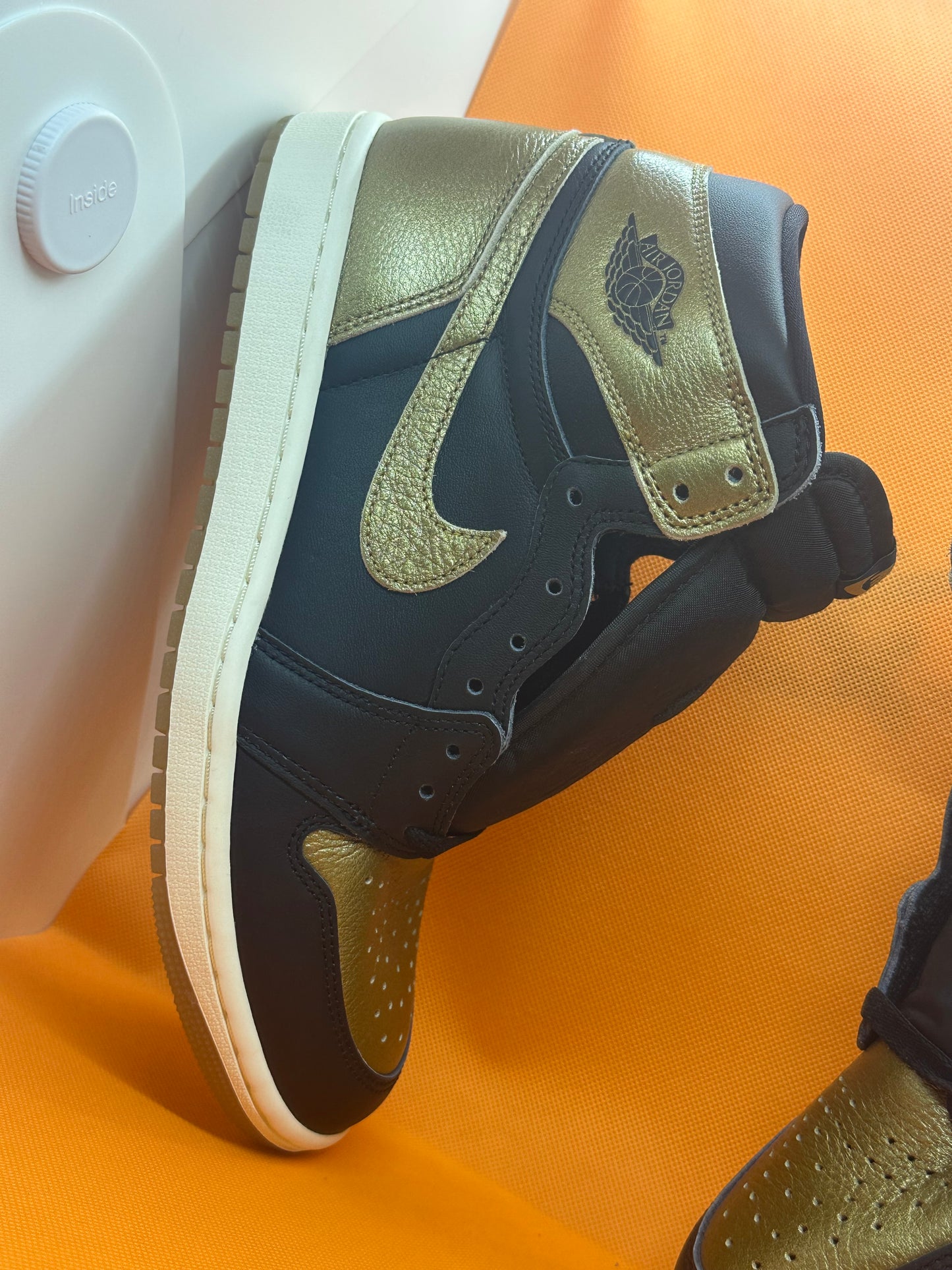 Nike Air Jordan 1 Retro High OG Black Metallic Gold DZ5485-071 SIZE 8.5 MEN
